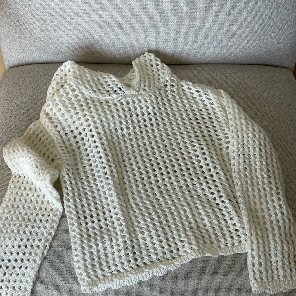 Art Class white girl’s Sweater